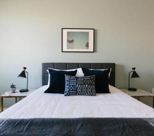 Spacious 2 BR/2 BA with Pool & Gym by Howard