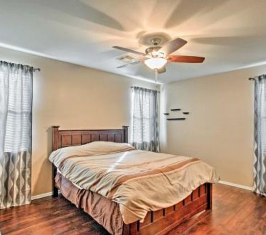 Spacious Gilbert Family Home with Yard Dog Friendly