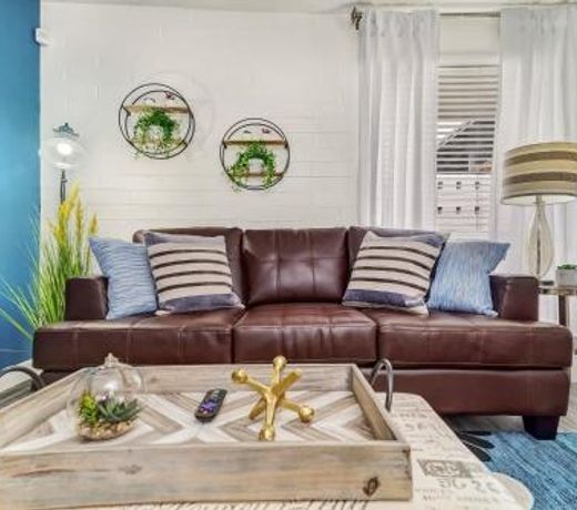 Stylish Apt - Fast Wifi - Pets OK - King Bed