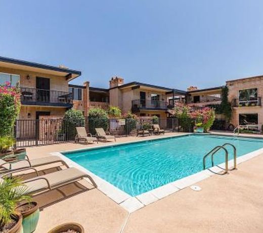 Northland Glam 3BR by Casago
