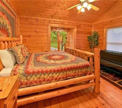 Rushing Water Lodge - Beautiful back yard along Caney Creek - Hot Tub Game Room