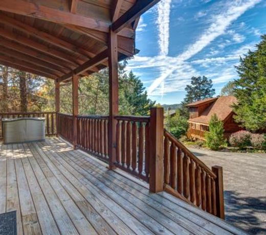 Moonlight Theater Lodge, 3 Bedrooms, Hot Tub, Pool, Sleeps 14