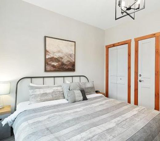Les Eaux 225-1 by Escapades Tremblant