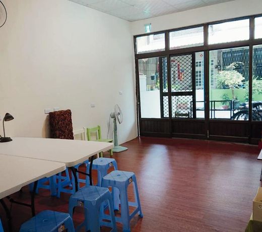 Mike Hostel
