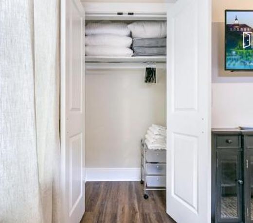 St Charles Ave Living Near Hot Spots and Restaurants