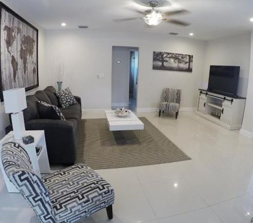 Modern 2bed 2bath Fort Lauderdale Home by Las Olas Beach