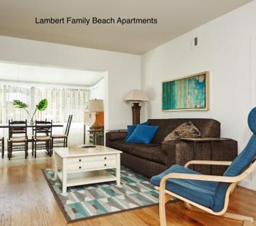 3 bedrooms apartment step from the beach