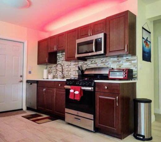 Family, Couples Retreat near Airport, Cruise Port & Beaches