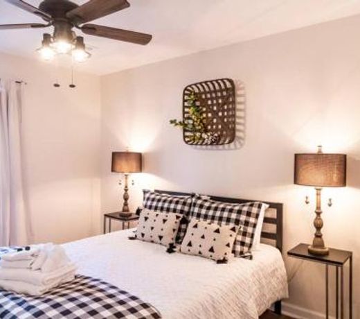 NoKno Flats â¢ Relax and Unwind 5 min to Downtown