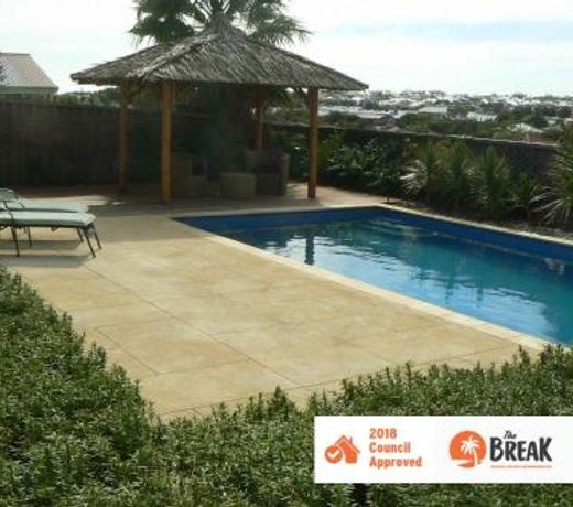 La Mer - Home with a Pool
