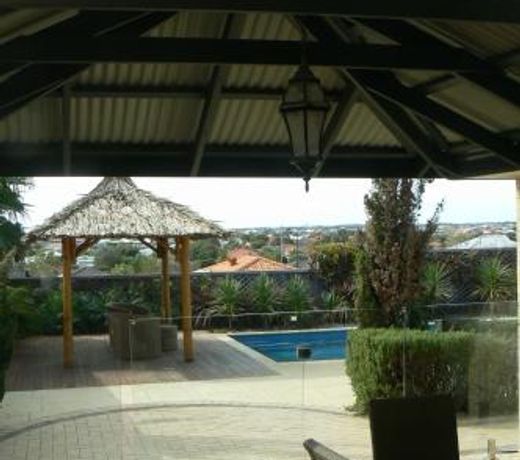 La Mer - Home with a Pool