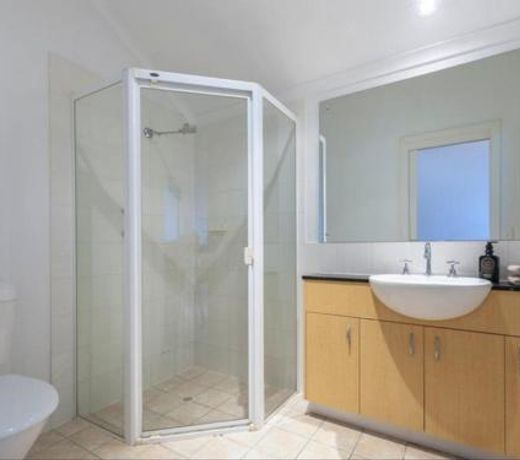 Spacious 4 BR and 2 Bathrooms City Apartment