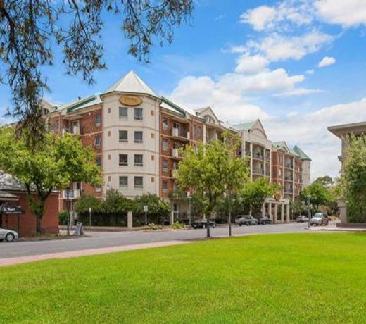 Spacious 4 BR and 2 Bathrooms City Apartment