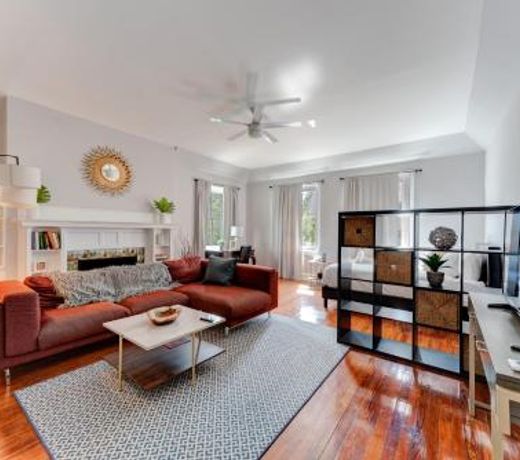 Large Studio with Huge Kitchen - Rittenhouse Square - Close to all Attractions