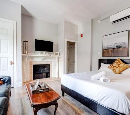 Historic Studio Apt - Stay in the Famous Frank Furness Building