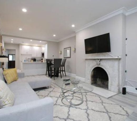 NEWLY RENOVATED CENTER CITY 1BR,OUTDOOR SPACE,WASHER DRYER!