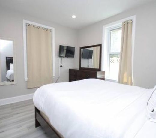 NEWLY RENOVATED CENTER CITY 1BR,OUTDOOR SPACE,WASHER DRYER!