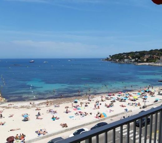 Antibes: A nest perched on the sea!