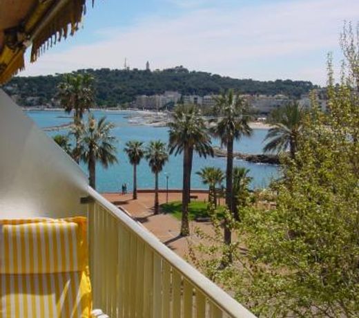 STUDIO STANDING BORD DE MER ET VUE