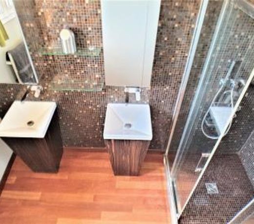 Appart'hotel Luxe Vieil Antibes 75 m2 avec Parking plages a pieds