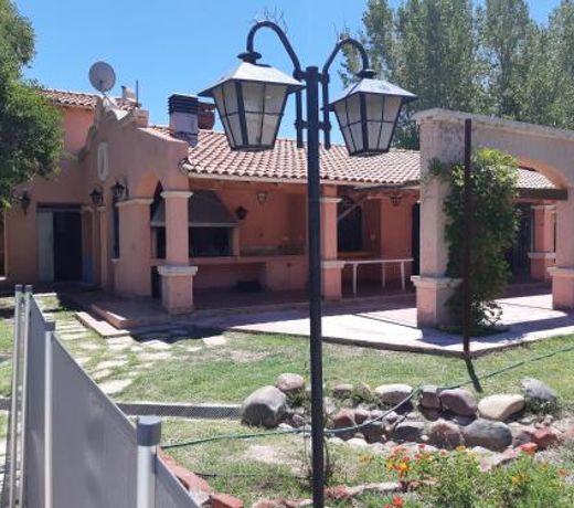 Casa con parque por los caminos del vino