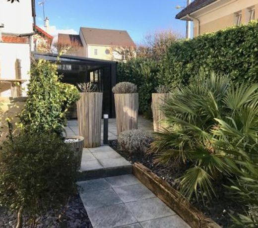 Independent chalet between Disney and Paris