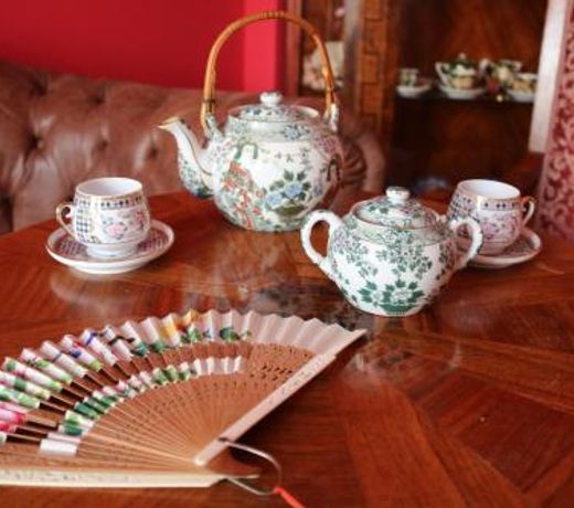 Retro big Apartment with two balconies and lift