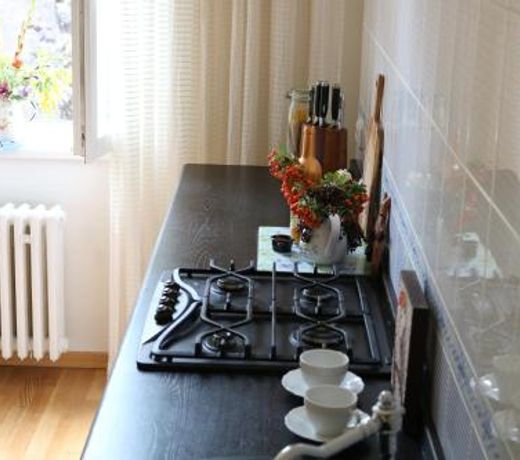 Retro big Apartment with two balconies and lift