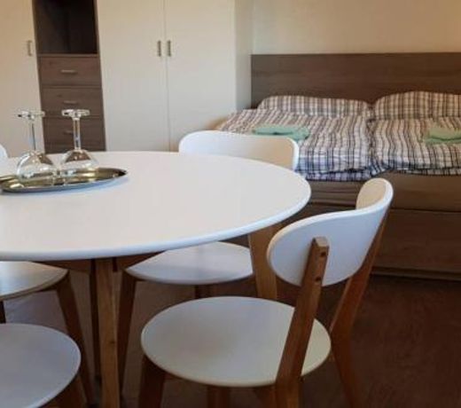 Suite with back garden