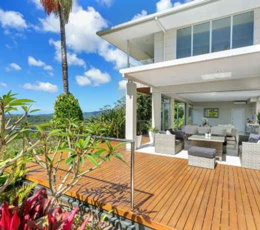 Hilltop Rainforest Retreat