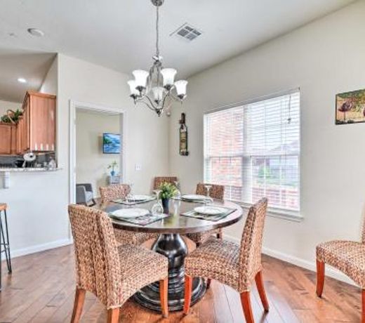 Eco-Friendly OKC Home 10 Mi to Botanical Gardens!