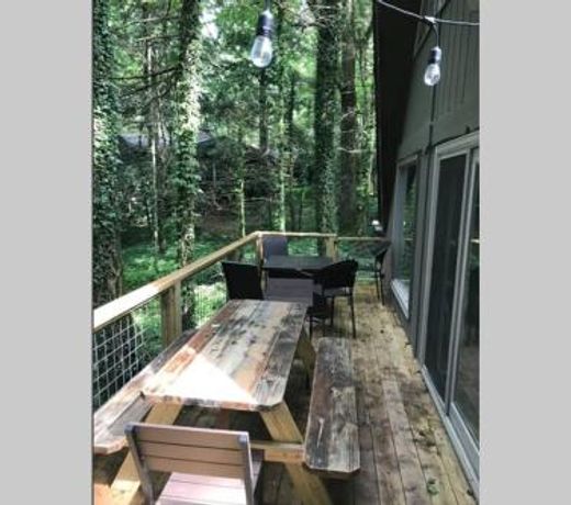 In town Highlands NC Chalet