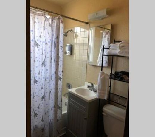 Charming Finch Arboretum One Bedroom Apartment