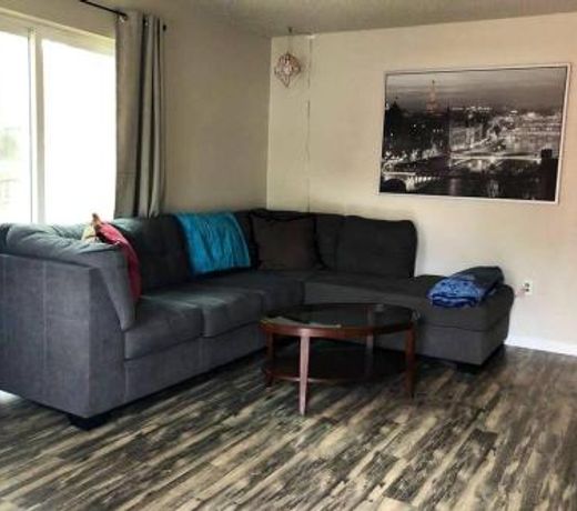 Beautiful Finch Arboretum 2 Bedroom House