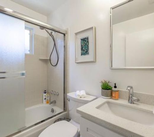 @ Marbella Lane Seaside Retreat, Walk to the Beach