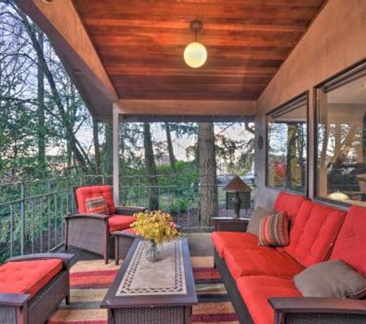 Tigard Retreat with Deck, 15 Mins From Portland!