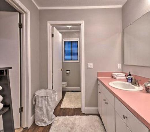 Tigard Retreat with Deck, 15 Mins From Portland!