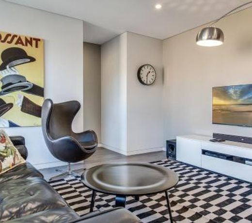 Professional living minutes from the city