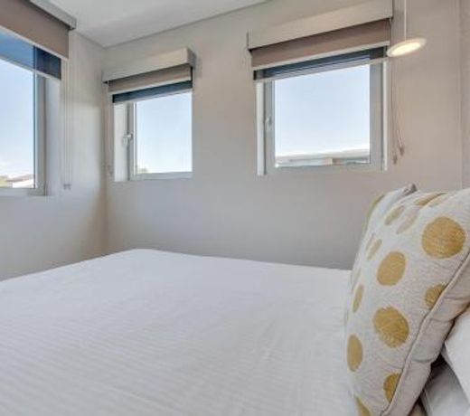 Professional living minutes from the city