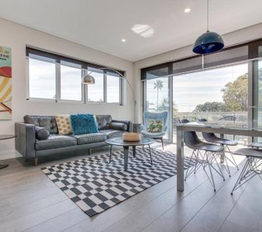 Explore Sydney from Stylish North Shore apartment
