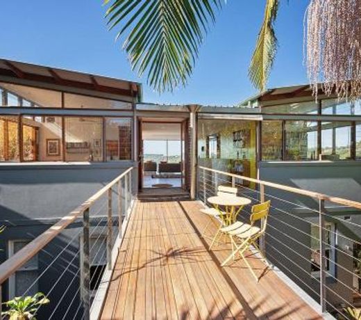 Stunning Architecture with Superb Balmoral Views!