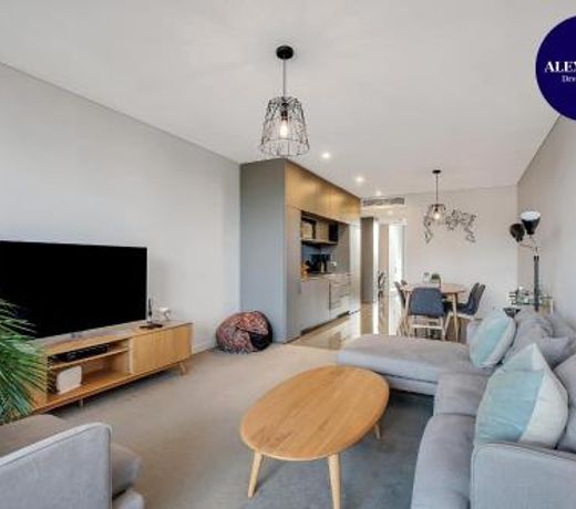 STYLISH CAMPERDOWN APARTMENT and PARKING INC