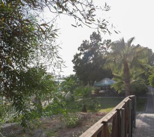 Mayra Seafront Luxury Apartment (BREAKBOOKING-CY)