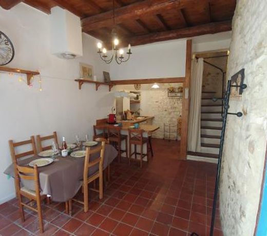 Charmante maison arlesienne a l'ombre des Arenes, de 2 a 5p