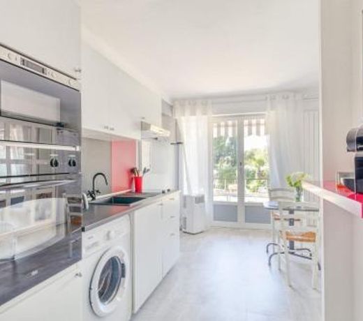 GuestReady - Charming Studio Apartment with Private Balcony in Cannes