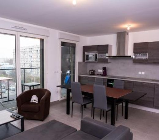 Grand 2 pieces avec vue saisissante sur Paris