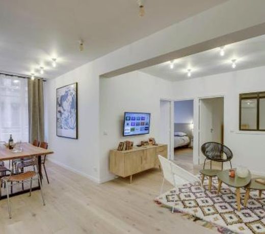 Central & Stylish renovated Parisian apt / 6-8 guests