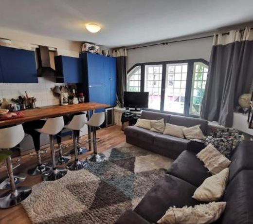 Central & nice ! 3 bedrooms, 2 bathrooms