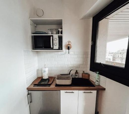 Beautiful modern fully furnished studio