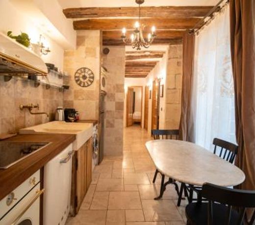 Perfect Stay up to 7 guests right next to Notre Dame